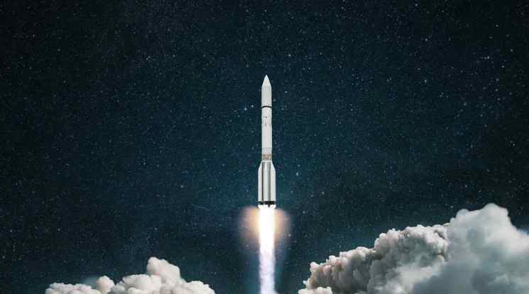 Picture of a spaceship taking off